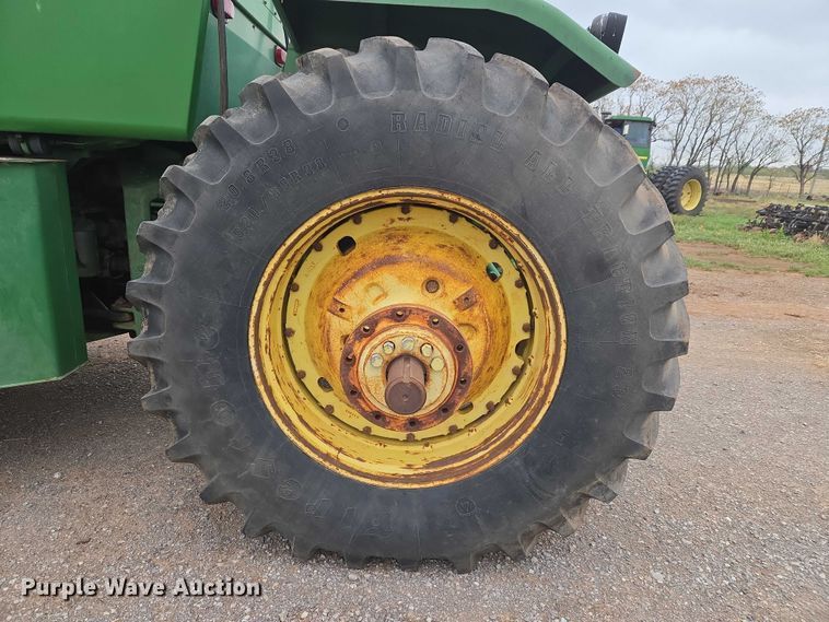 image for item ER1089 1982 John Deere 8640 4WD tractor