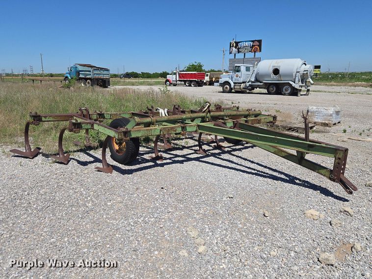 image for item ET5093 John Deere field cultivator