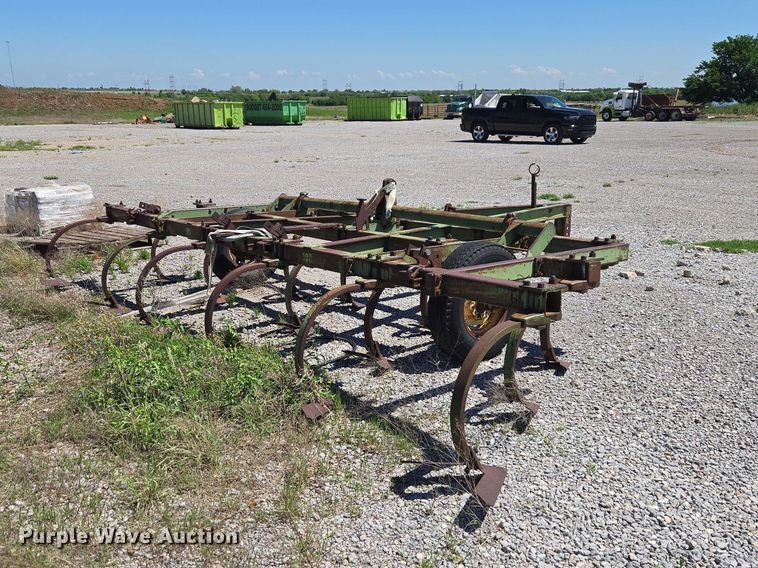 image for item ET5093 John Deere field cultivator