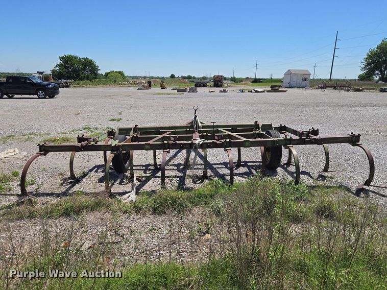 image for item ET5093 John Deere field cultivator