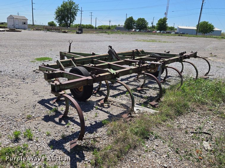 image for item ET5093 John Deere field cultivator