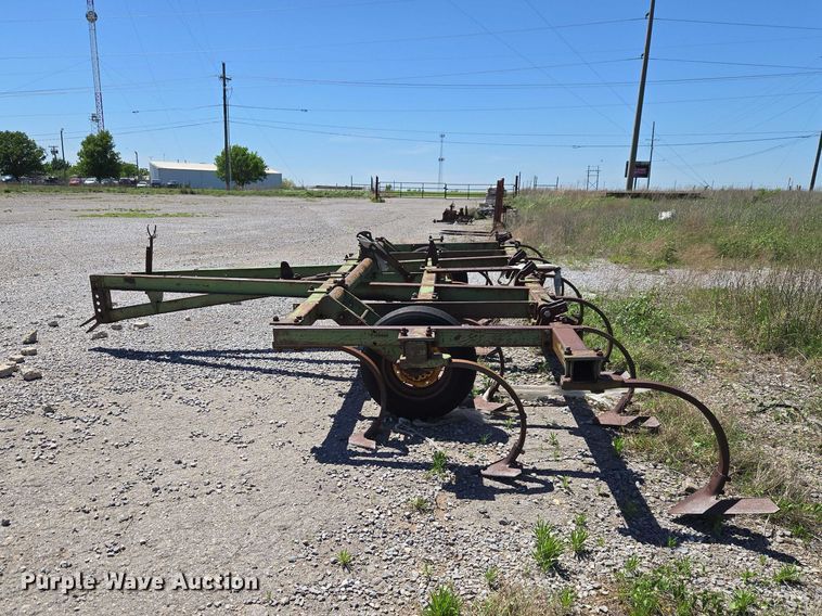 image for item ET5093 John Deere field cultivator