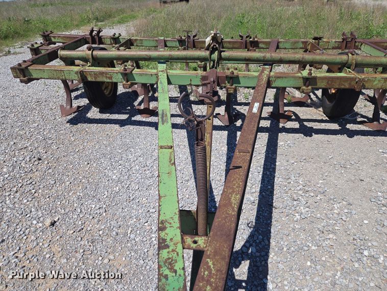 image for item ET5093 John Deere field cultivator