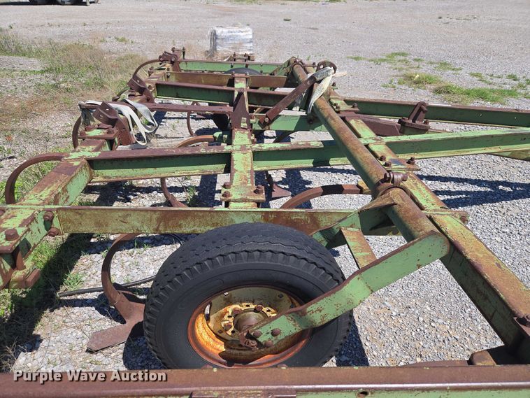 image for item ET5093 John Deere field cultivator