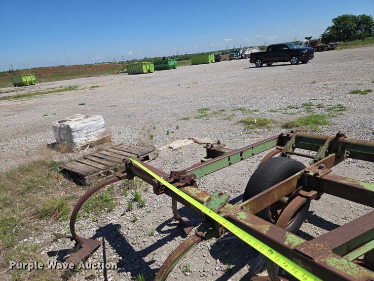 image for item ET5093 John Deere field cultivator