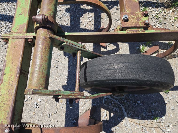image for item ET5093 John Deere field cultivator