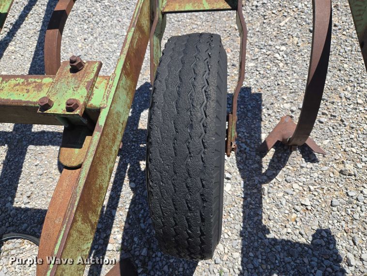 image for item ET5093 John Deere field cultivator