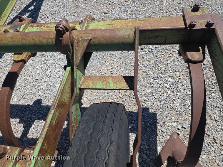 image for item ET5093 John Deere field cultivator