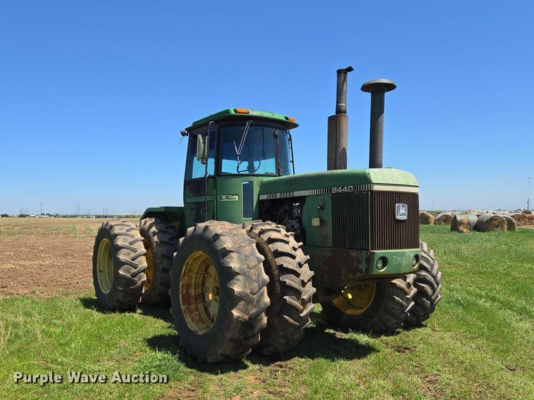 image for item ET5094 1979 John Deere 8440 4WD tractor