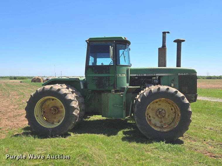 image for item ET5094 1979 John Deere 8440 4WD tractor