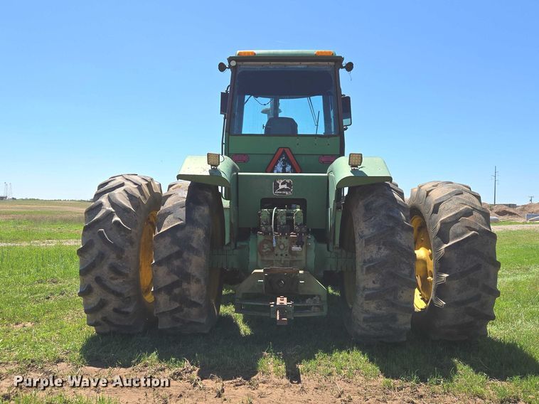 image for item ET5094 1979 John Deere 8440 4WD tractor