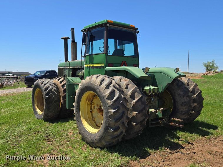 image for item ET5094 1979 John Deere 8440 4WD tractor