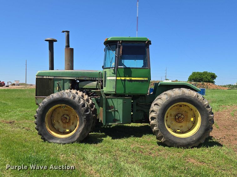 image for item ET5094 1979 John Deere 8440 4WD tractor