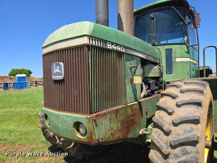 image for item ET5094 1979 John Deere 8440 4WD tractor