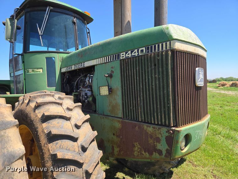 image for item ET5094 1979 John Deere 8440 4WD tractor