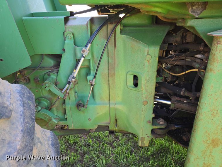 image for item ET5094 1979 John Deere 8440 4WD tractor