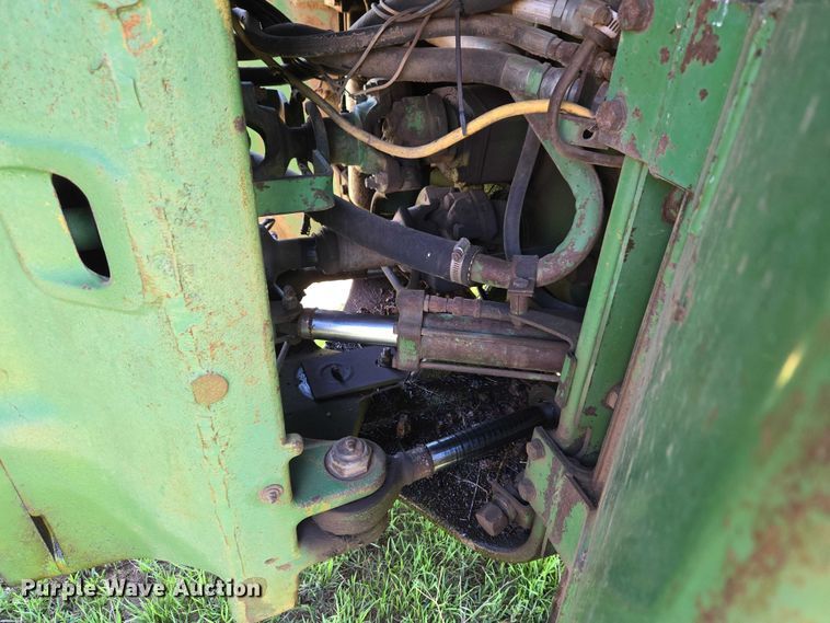 image for item ET5094 1979 John Deere 8440 4WD tractor