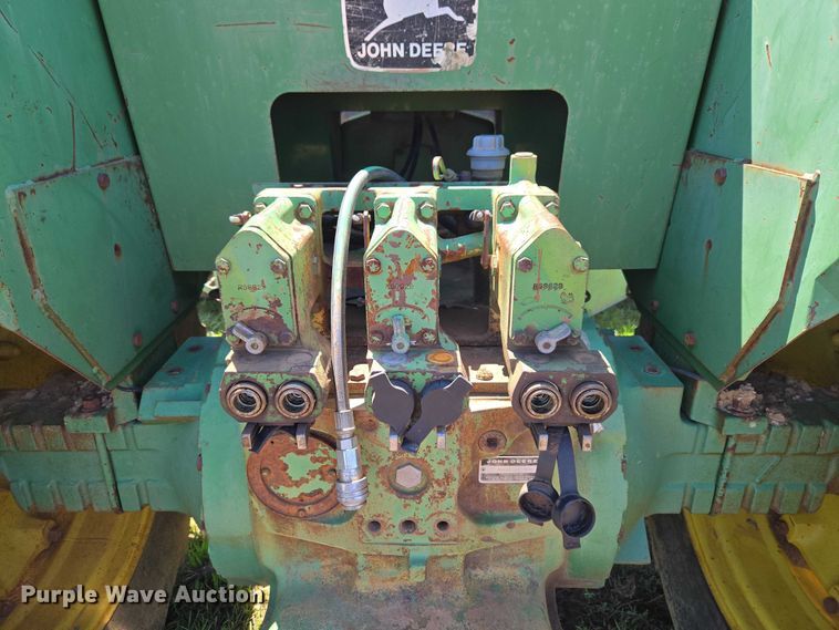 image for item ET5094 1979 John Deere 8440 4WD tractor