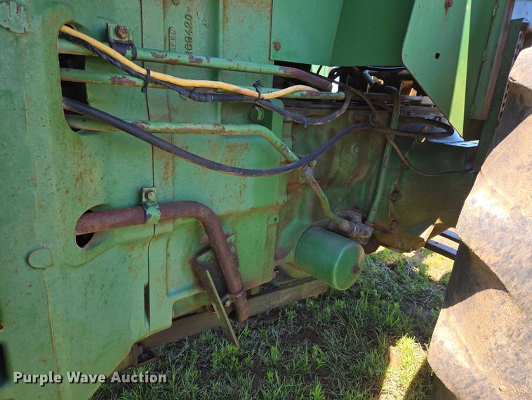 image for item ET5094 1979 John Deere 8440 4WD tractor