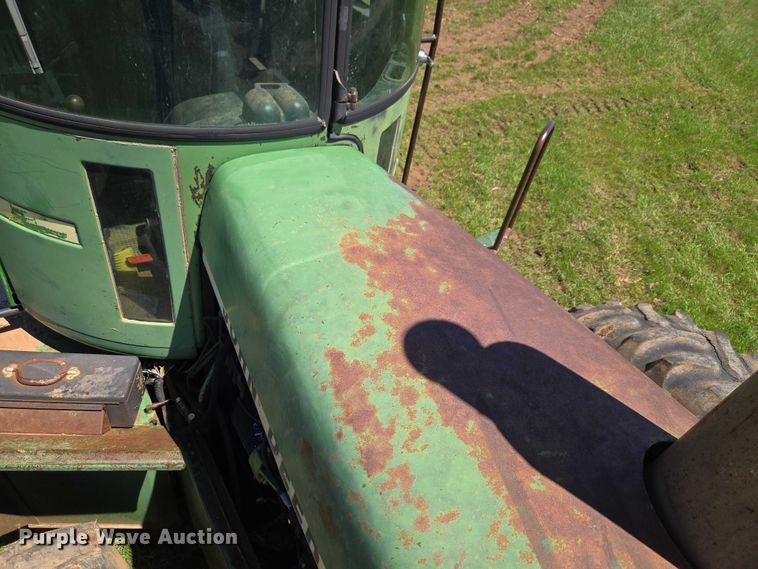 image for item ET5094 1979 John Deere 8440 4WD tractor