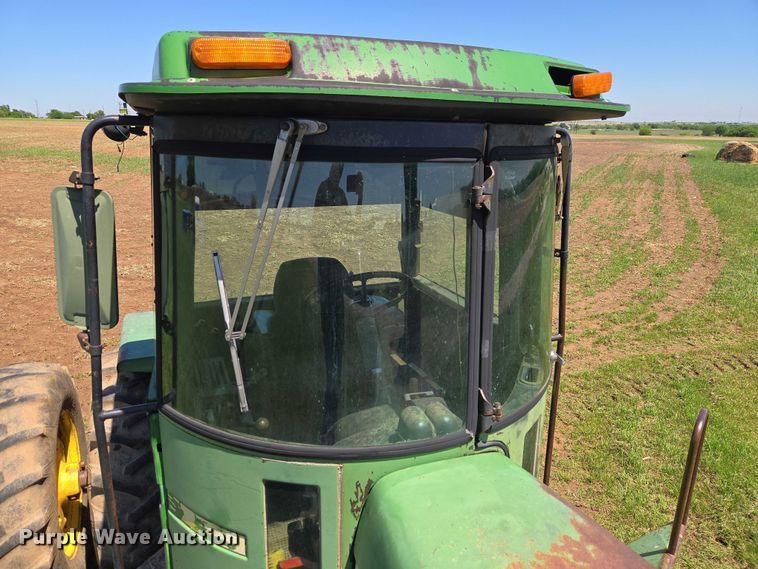 image for item ET5094 1979 John Deere 8440 4WD tractor