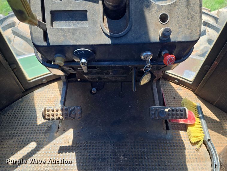 image for item ET5094 1979 John Deere 8440 4WD tractor
