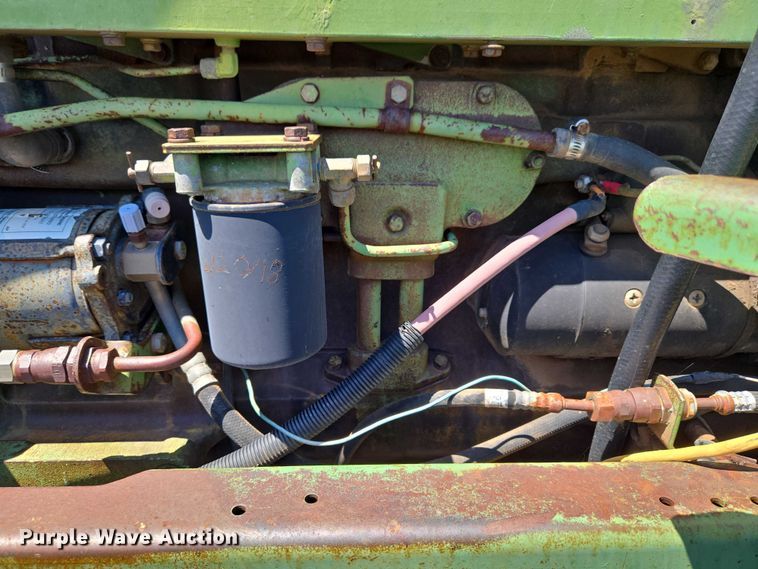 image for item ET5094 1979 John Deere 8440 4WD tractor