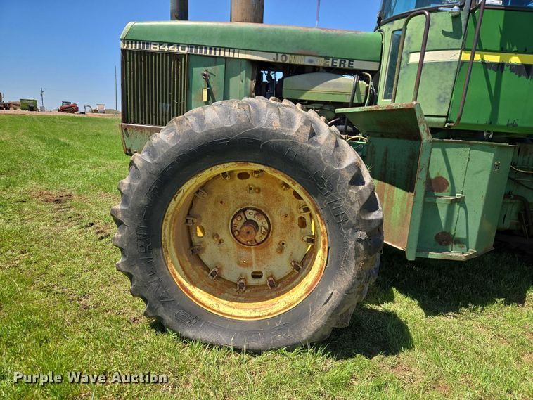 image for item ET5094 1979 John Deere 8440 4WD tractor