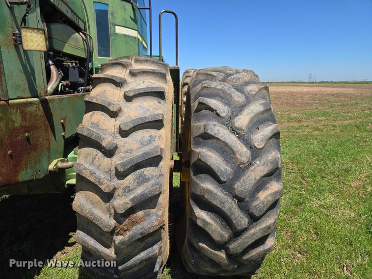 image for item ET5094 1979 John Deere 8440 4WD tractor