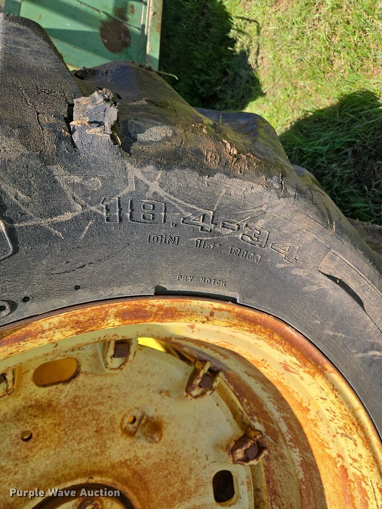 image for item ET5094 1979 John Deere 8440 4WD tractor