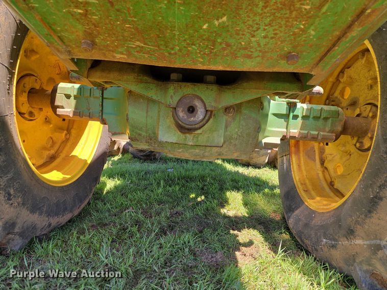 image for item ET5094 1979 John Deere 8440 4WD tractor