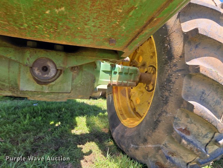image for item ET5094 1979 John Deere 8440 4WD tractor