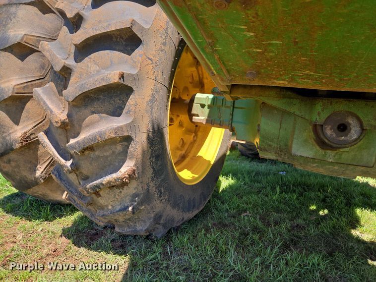 image for item ET5094 1979 John Deere 8440 4WD tractor