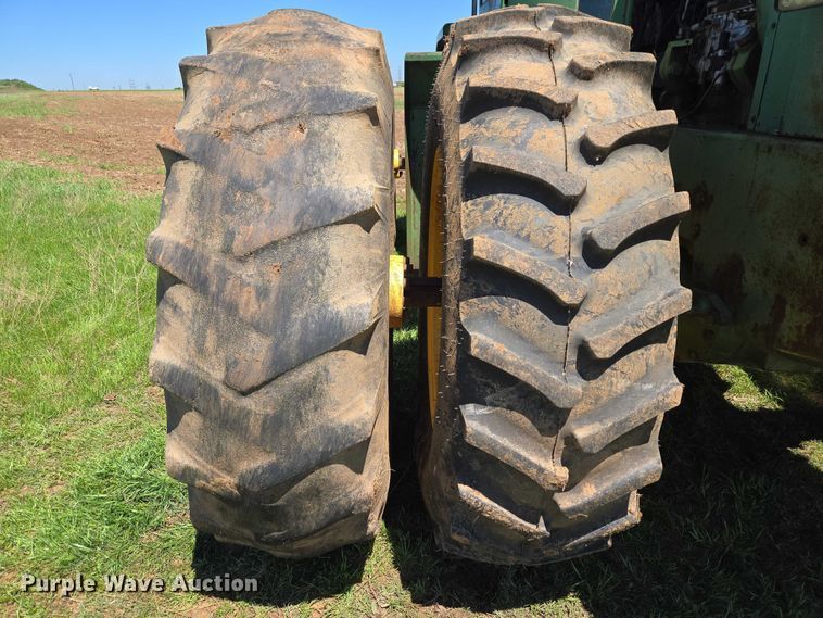 image for item ET5094 1979 John Deere 8440 4WD tractor