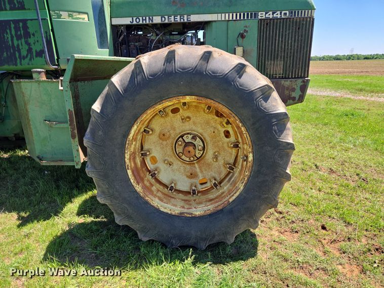 image for item ET5094 1979 John Deere 8440 4WD tractor