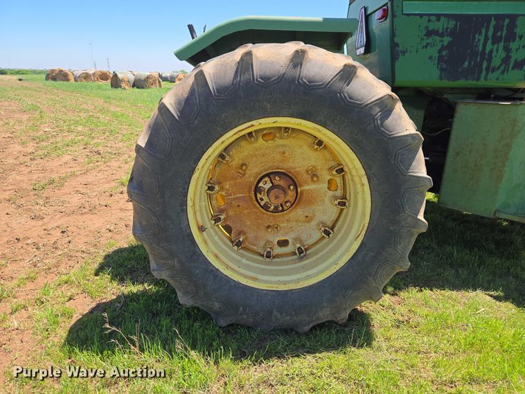 image for item ET5094 1979 John Deere 8440 4WD tractor