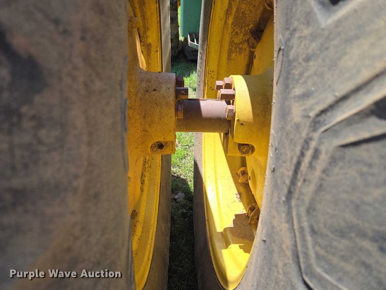 image for item ET5094 1979 John Deere 8440 4WD tractor
