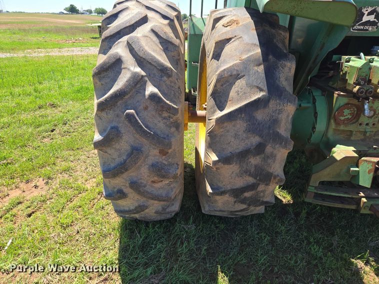 image for item ET5094 1979 John Deere 8440 4WD tractor