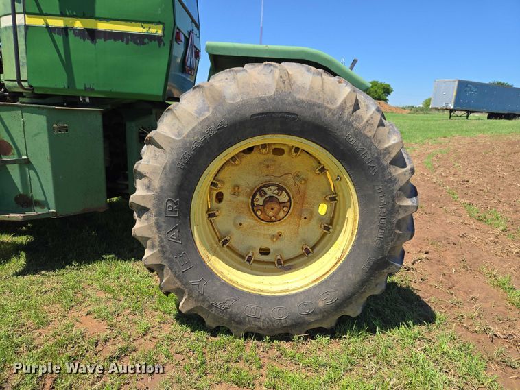 image for item ET5094 1979 John Deere 8440 4WD tractor