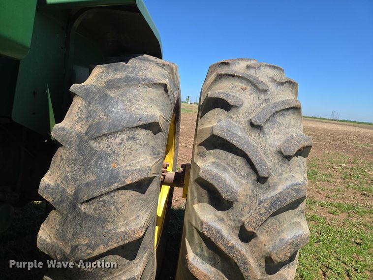 image for item ET5094 1979 John Deere 8440 4WD tractor