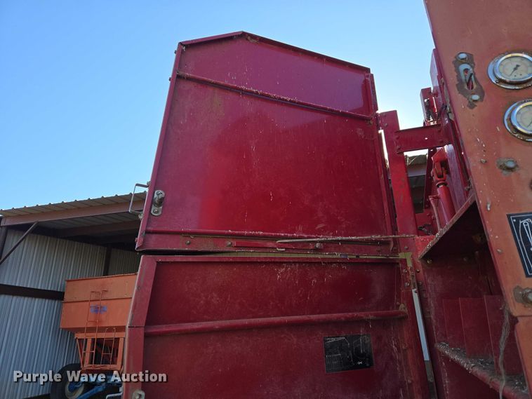 image for item ET5170 Case RS561A round baler