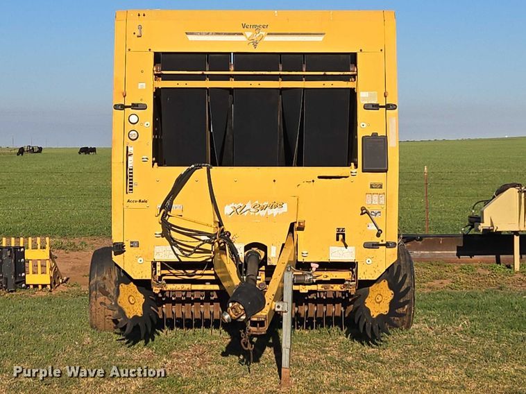 image for item ET5172 2001 Vermeer 605XL round baler