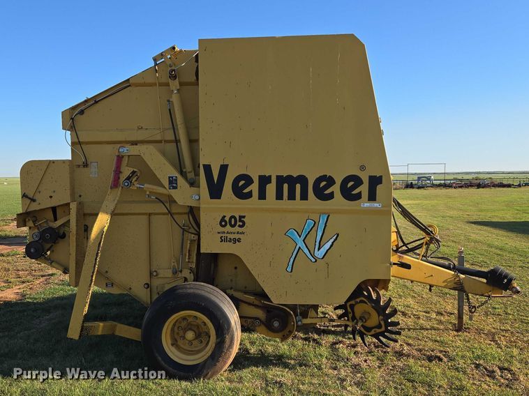image for item ET5172 2001 Vermeer 605XL round baler