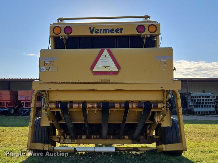image for item ET5172 2001 Vermeer 605XL round baler