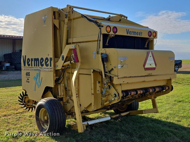 image for item ET5172 2001 Vermeer 605XL round baler