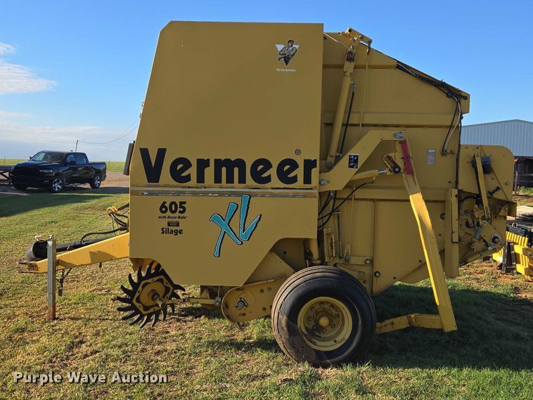 image for item ET5172 2001 Vermeer 605XL round baler