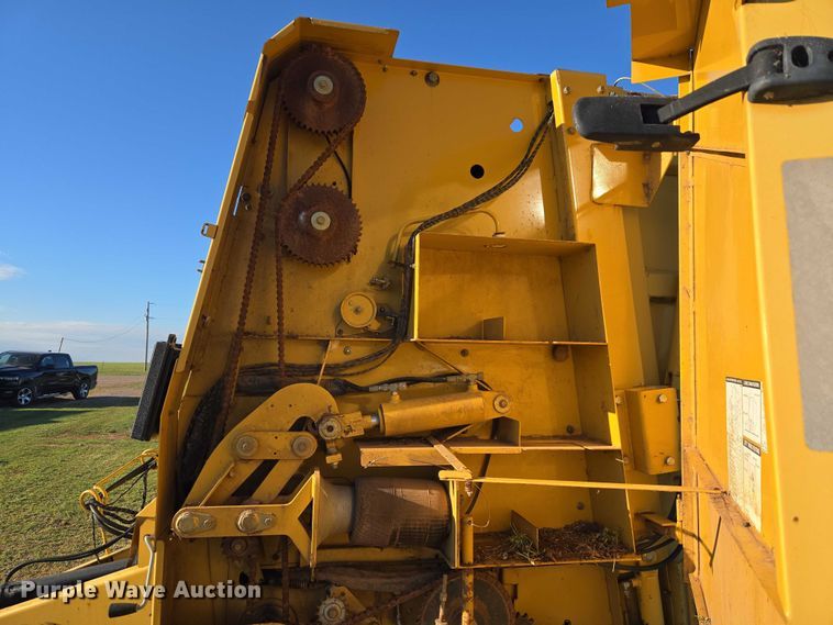 image for item ET5172 2001 Vermeer 605XL round baler