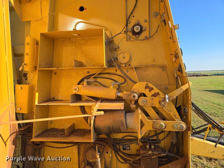 image for item ET5172 2001 Vermeer 605XL round baler