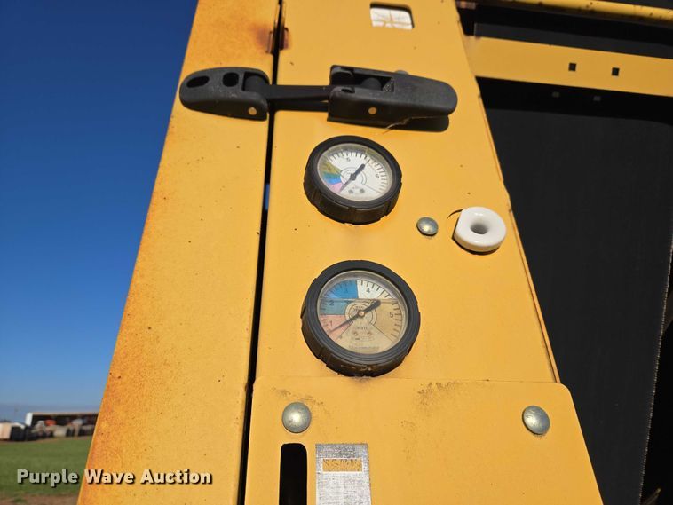 image for item ET5172 2001 Vermeer 605XL round baler