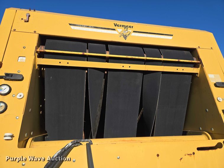image for item ET5172 2001 Vermeer 605XL round baler